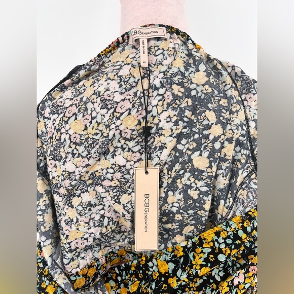 NWT BCBGeneration Floral Blouse - Picture 13 of 16